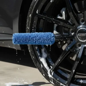 A scratch-free microfiber wand brush used to clean rims with sensitive black or chrome finishes.